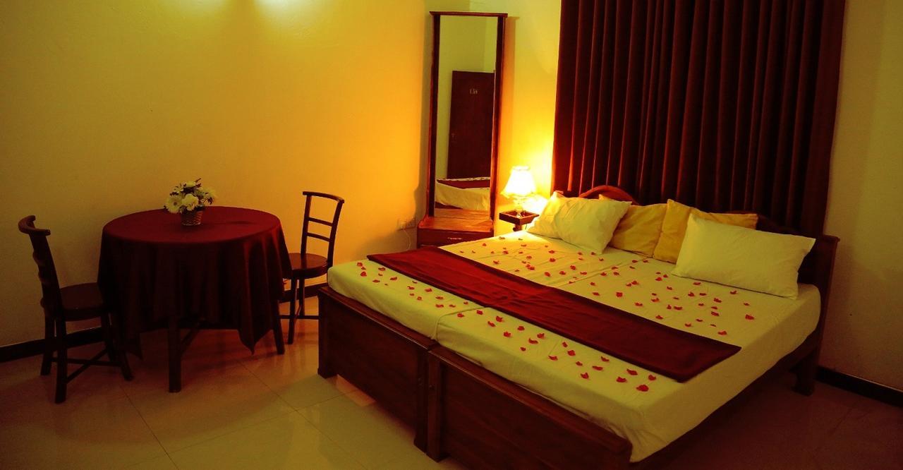 Grand Hilton Hotel Negombo Exterior foto