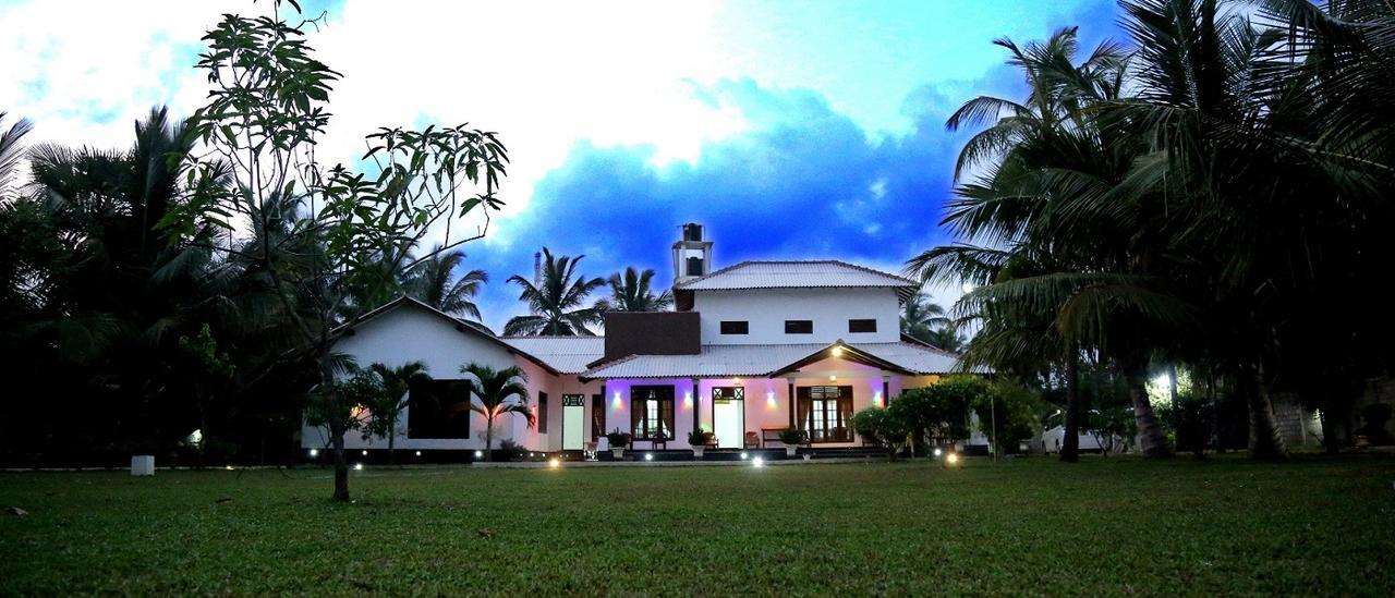 Grand Hilton Hotel Negombo Exterior foto